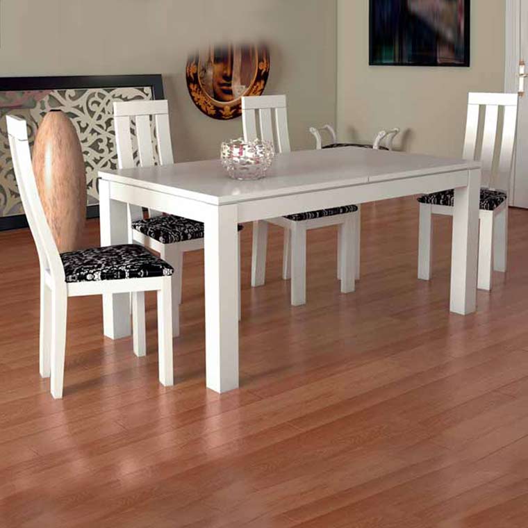 Mesa de salón comedor acabado lacado blanco y patas de madera+4 sillas