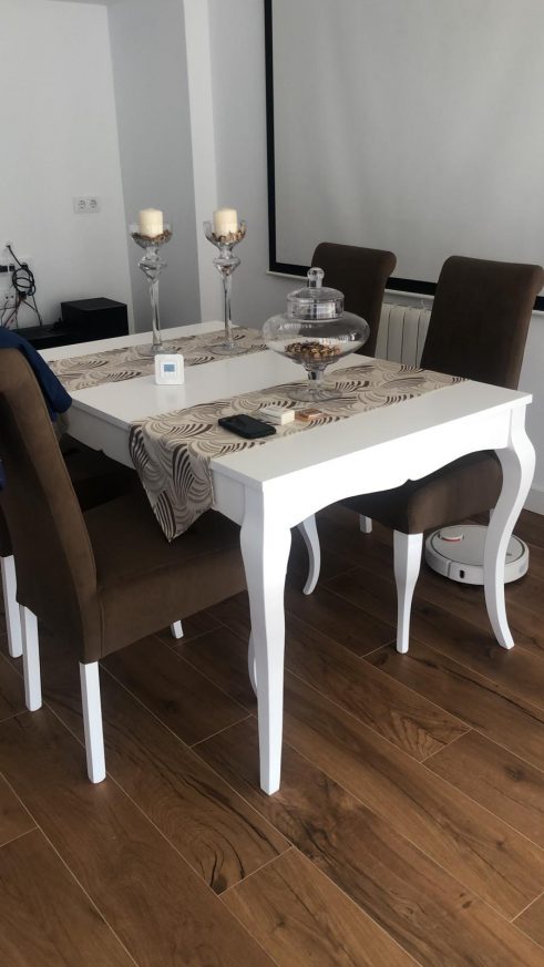 Mesa Comedor Isabelina Vigo con Sillas Tapizadas Tokio Isabelinas